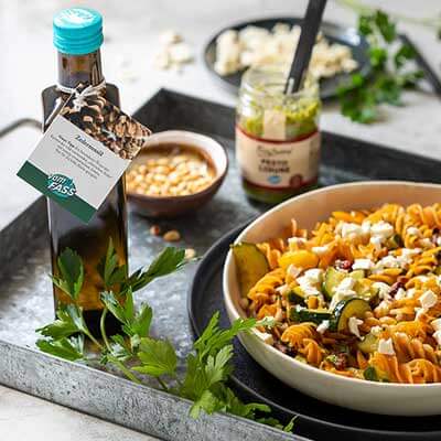Rote Linsen-Fusilli mit Zedernussöl