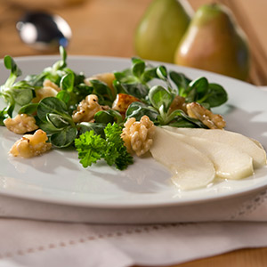 Feldsalat mit Birnen und Nüssen