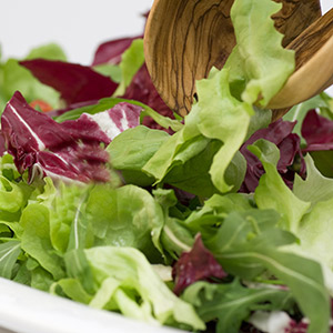 Blattsalate mit Apfel-Limonen-Dressing